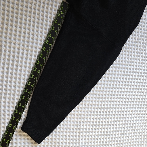 St. John Classic Vintage Black Mock neck Zip Sweater Size Large - Picture 9 of 11